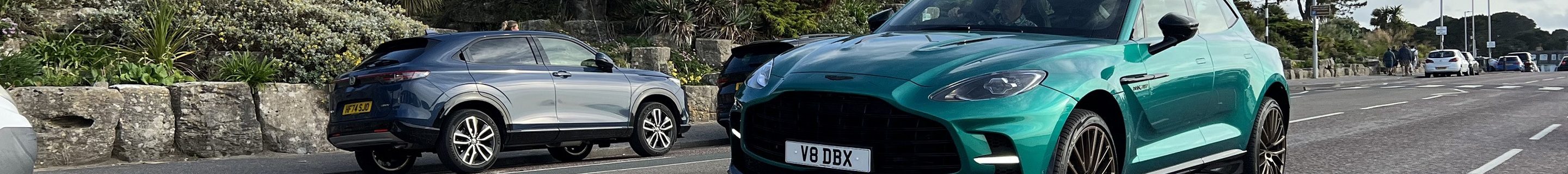 Aston Martin DBX707