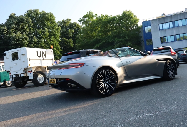 Aston Martin DB12 Volante