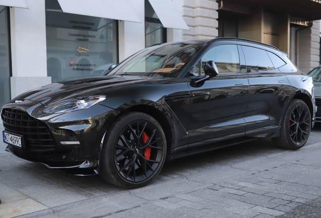 Aston Martin DBX707