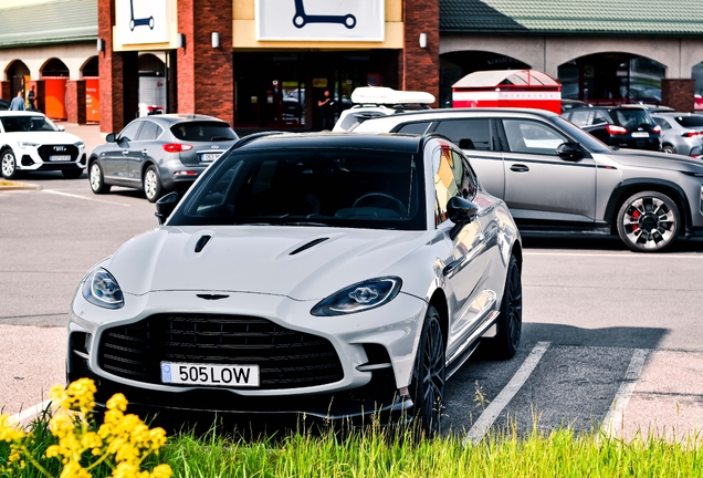 Aston Martin DBX707