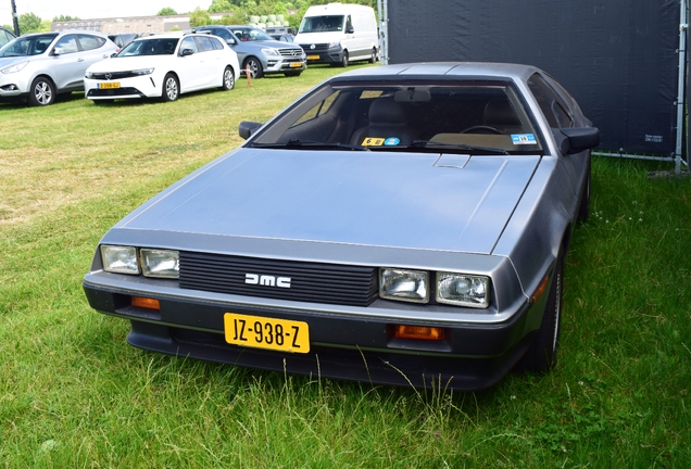 DeLorean DMC-12