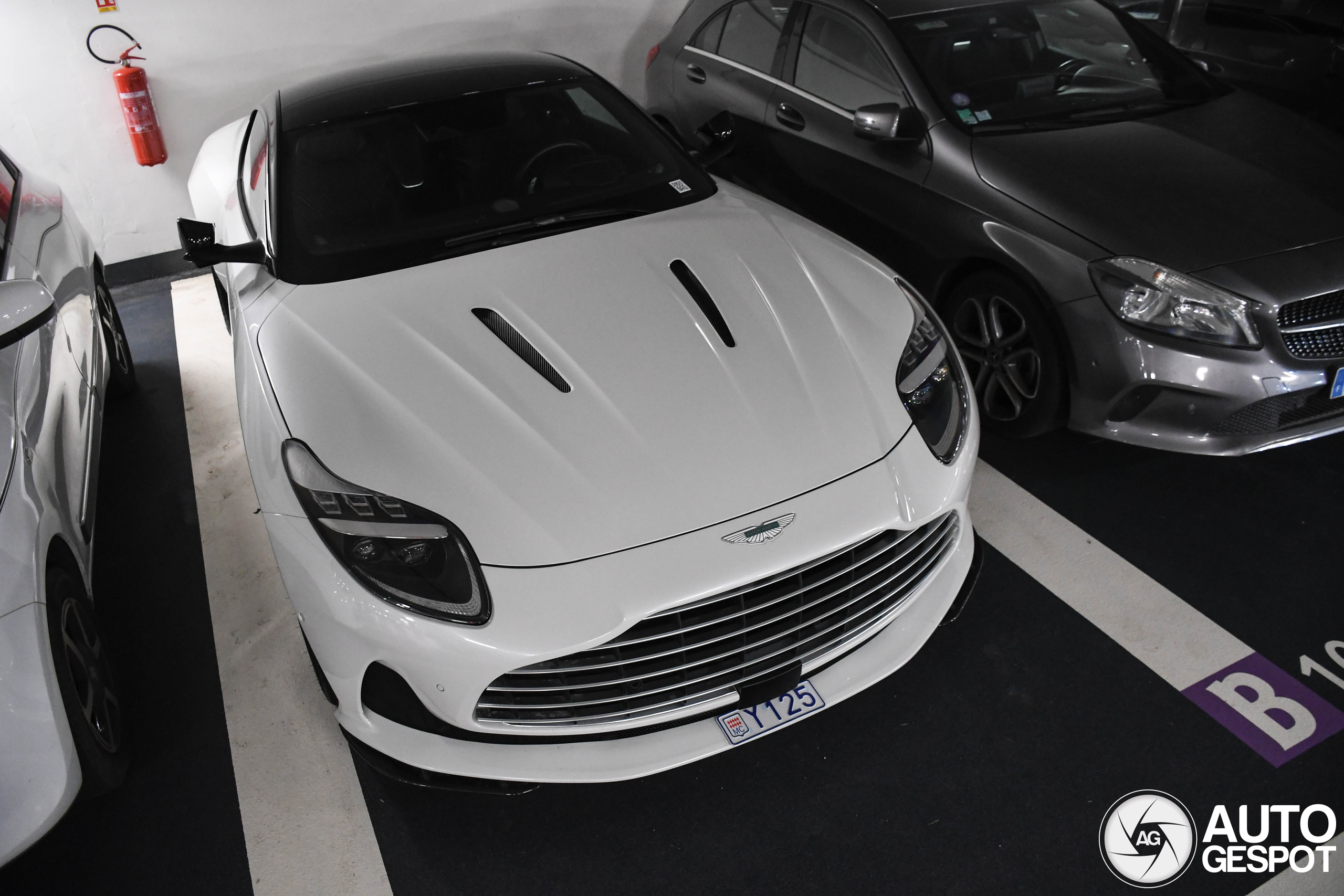 Aston Martin DB12