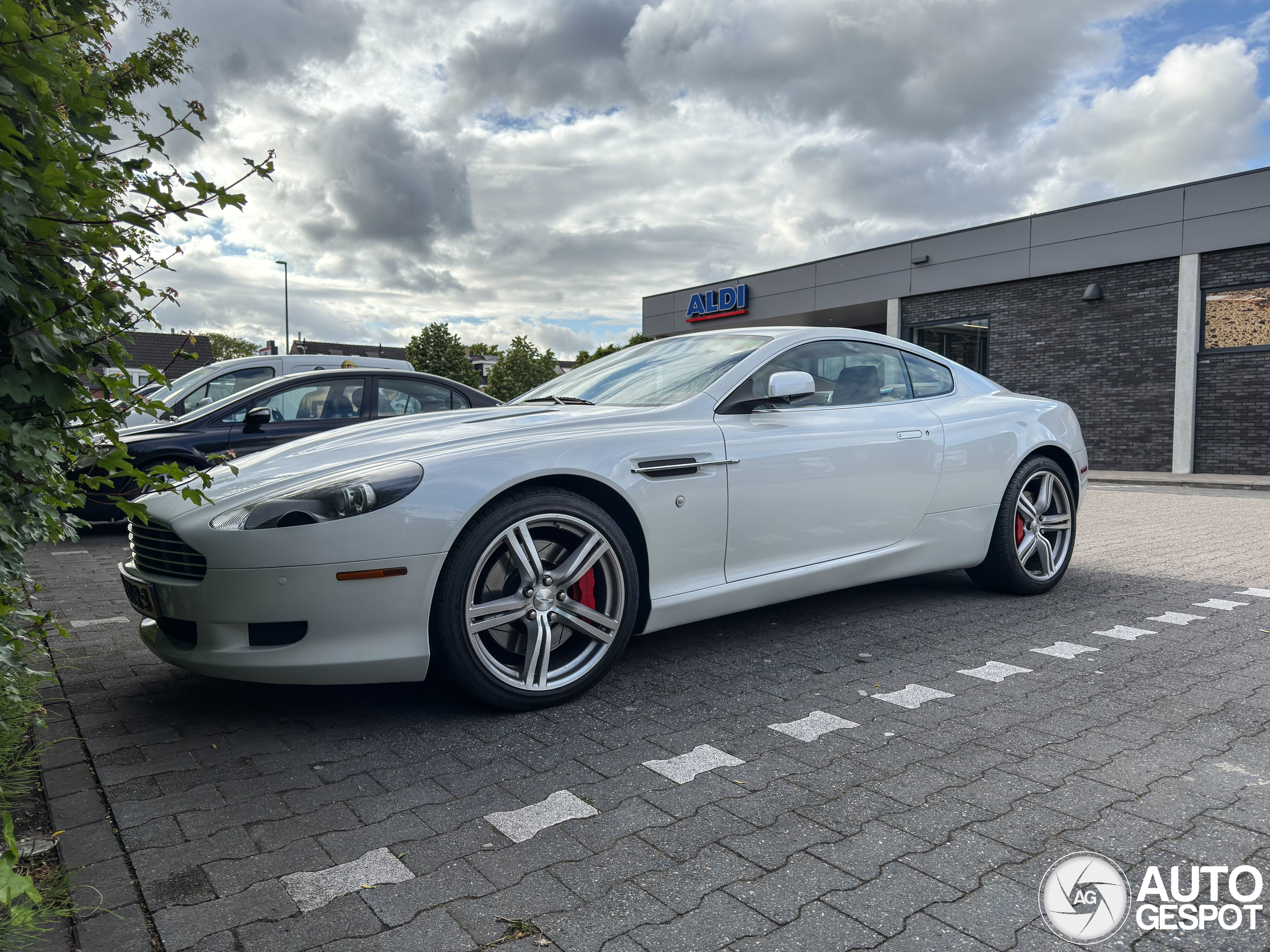 Aston Martin DB9