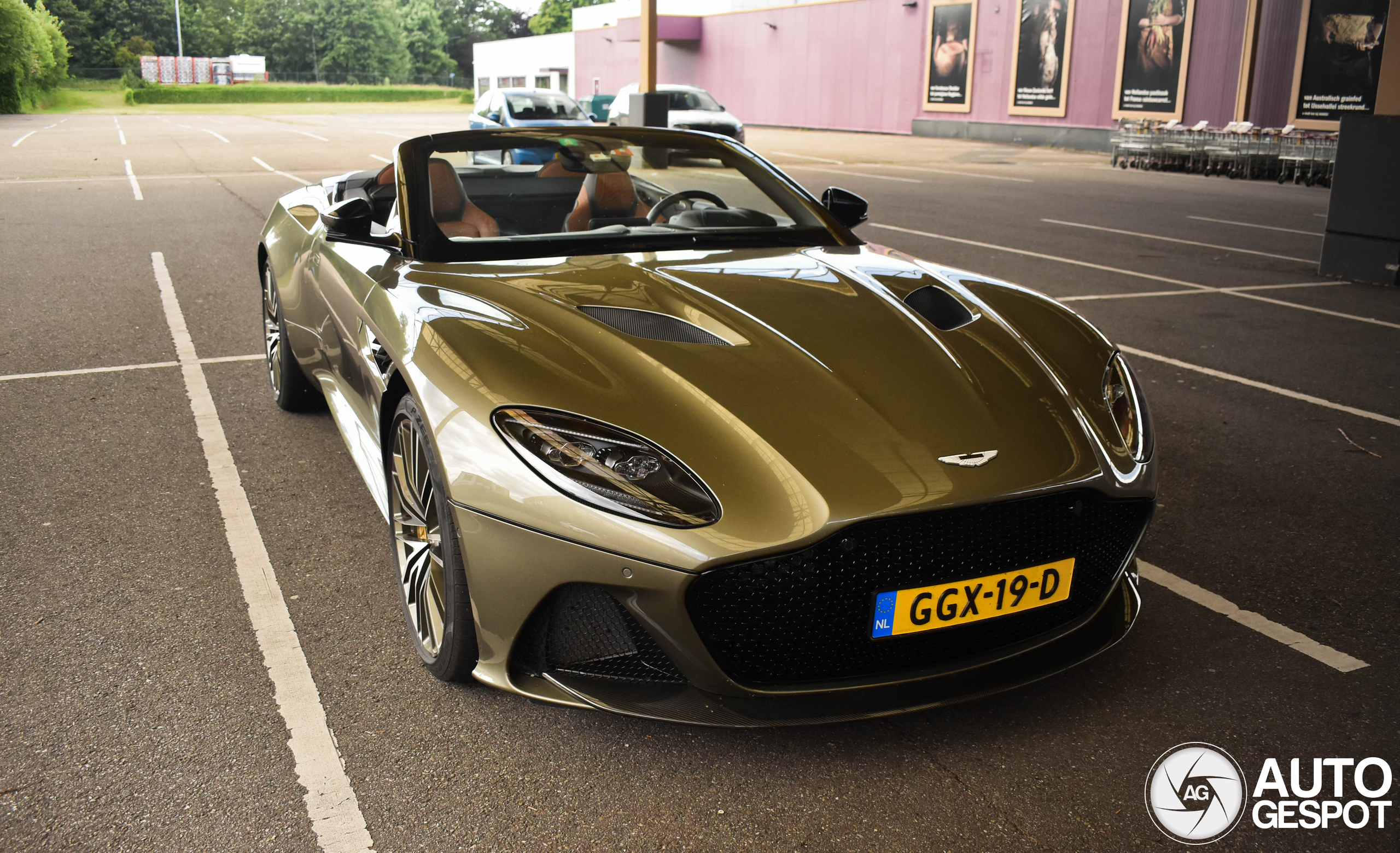 Aston Martin DBS Superleggera Volante