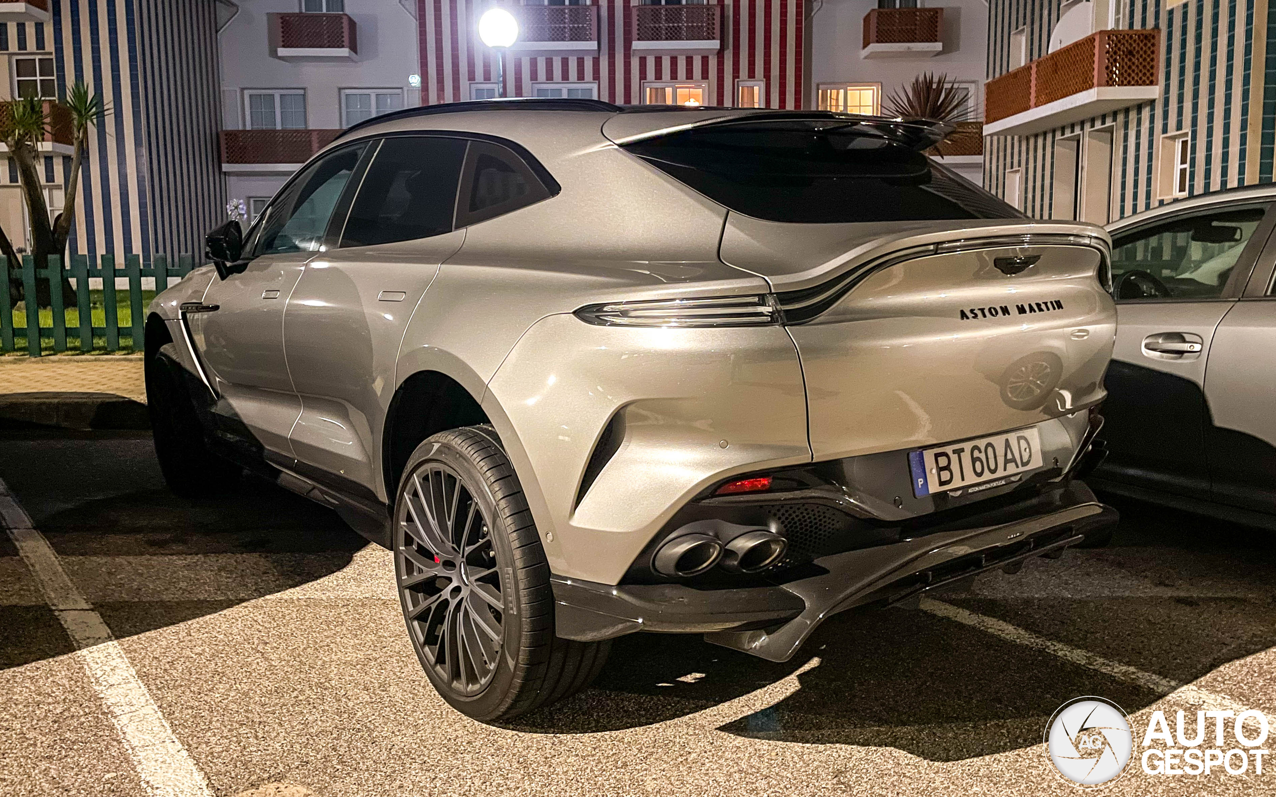 Aston Martin DBX707