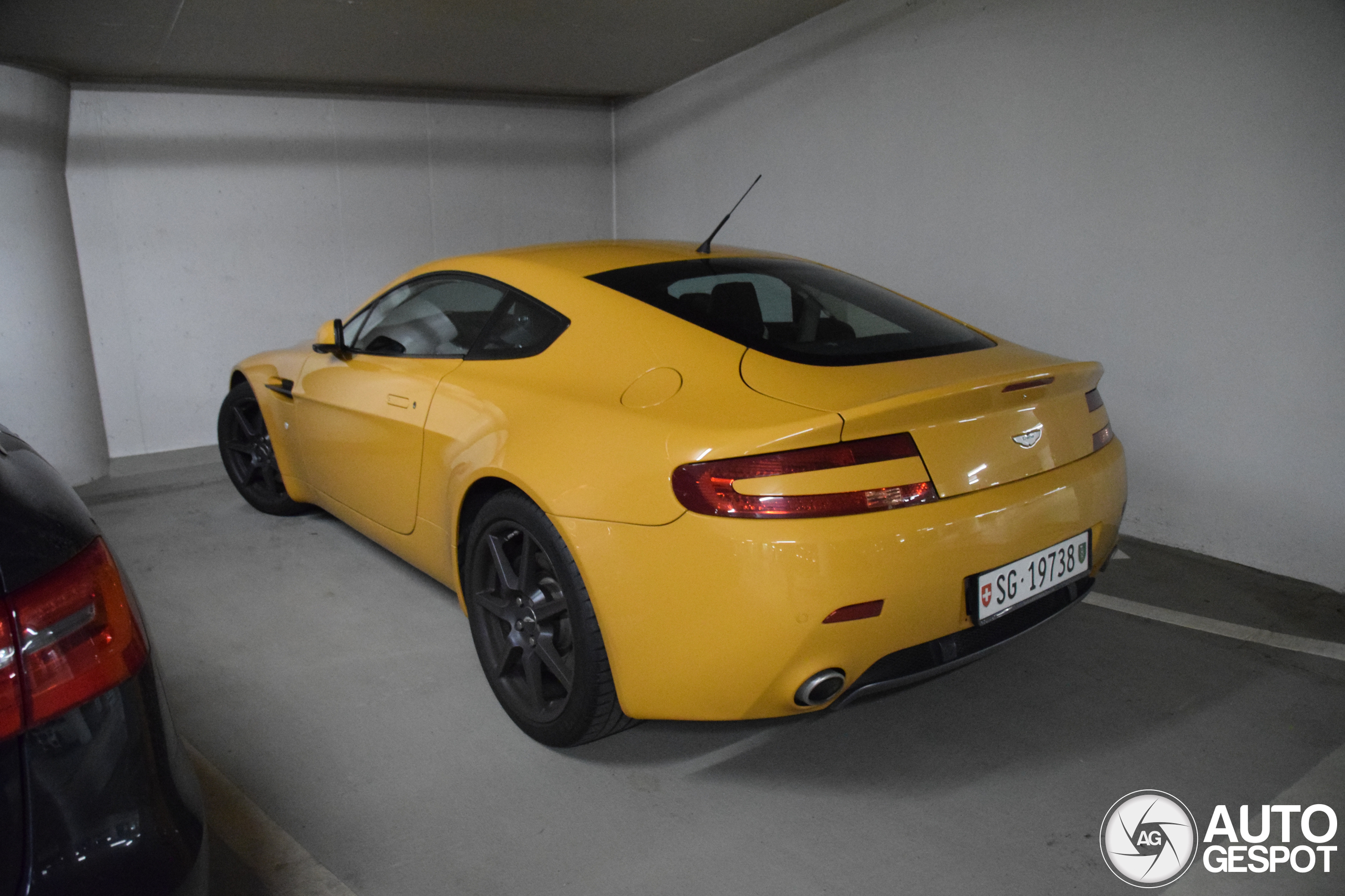 Aston Martin V8 Vantage