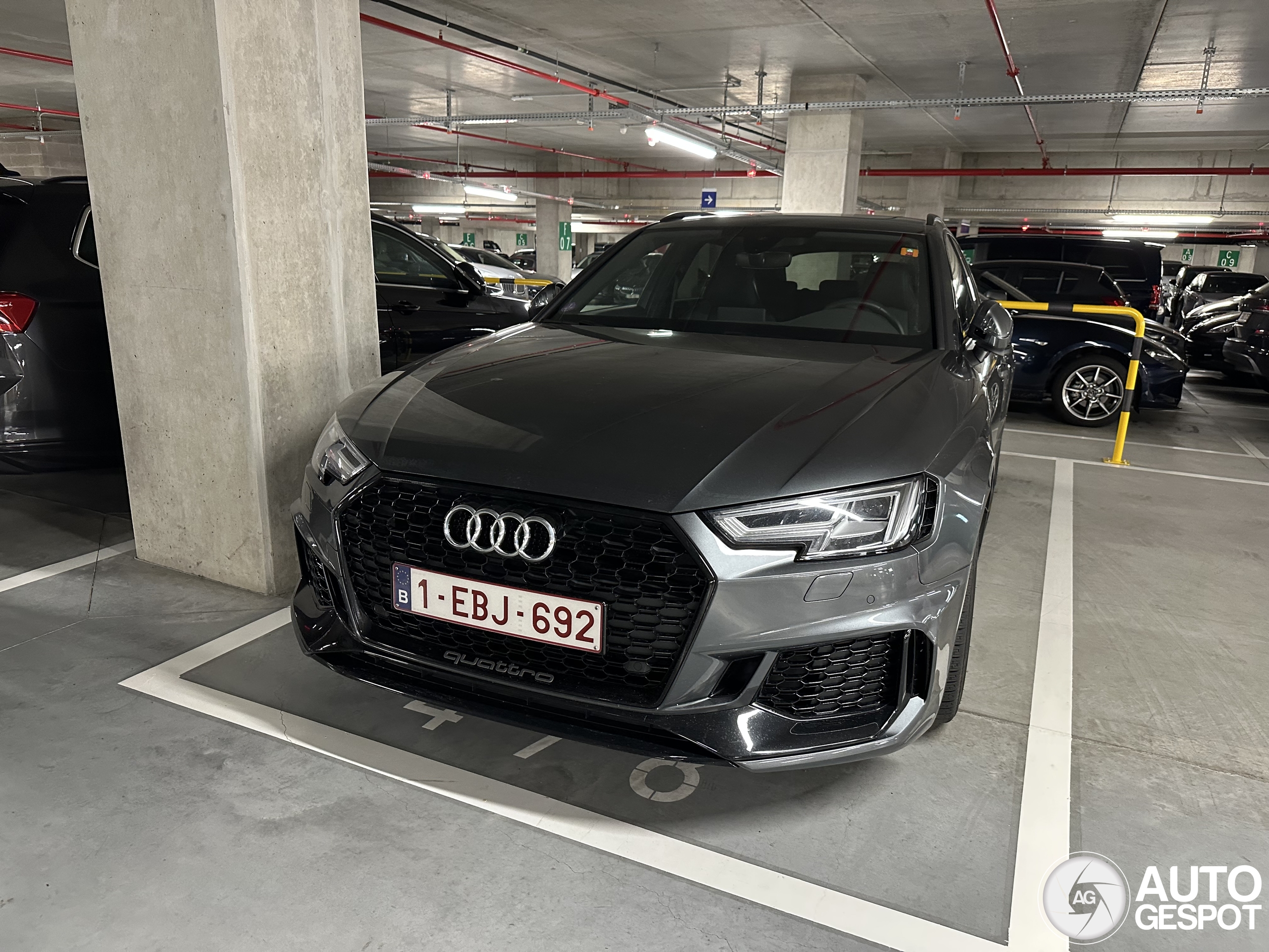 Audi RS4 Avant B9