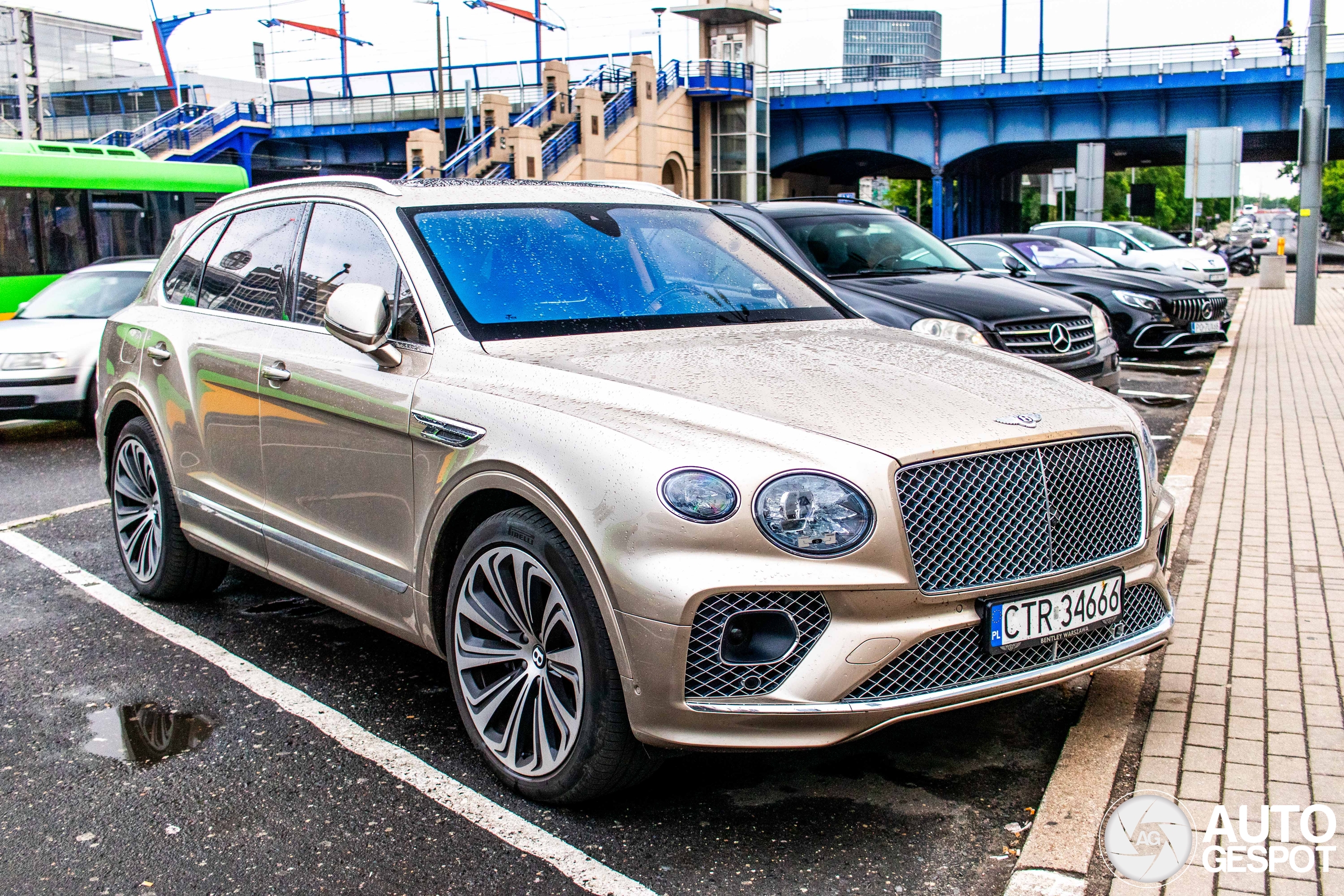 Bentley Bentayga Hybrid 2021