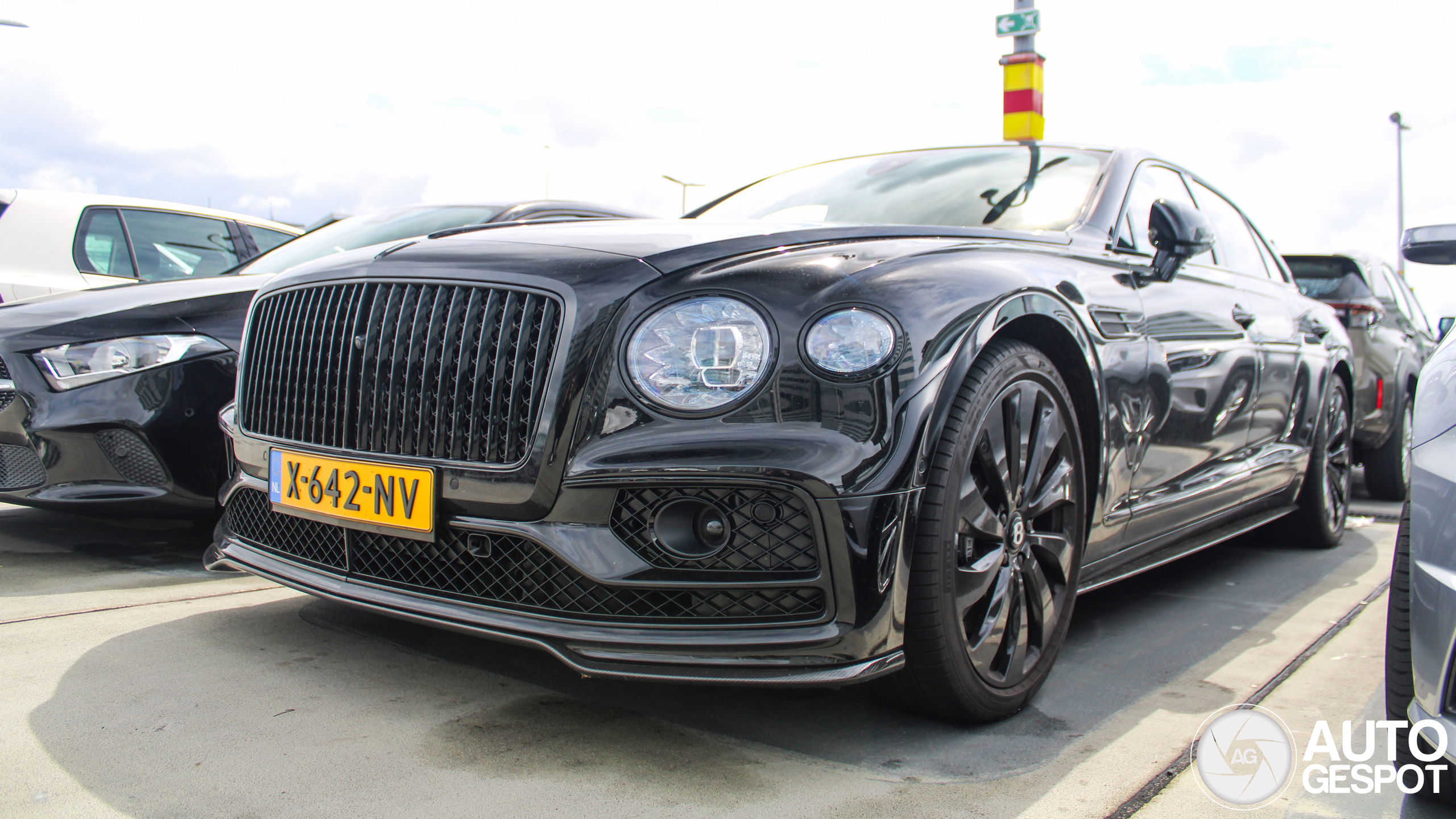Bentley Flying Spur Hybrid Azure