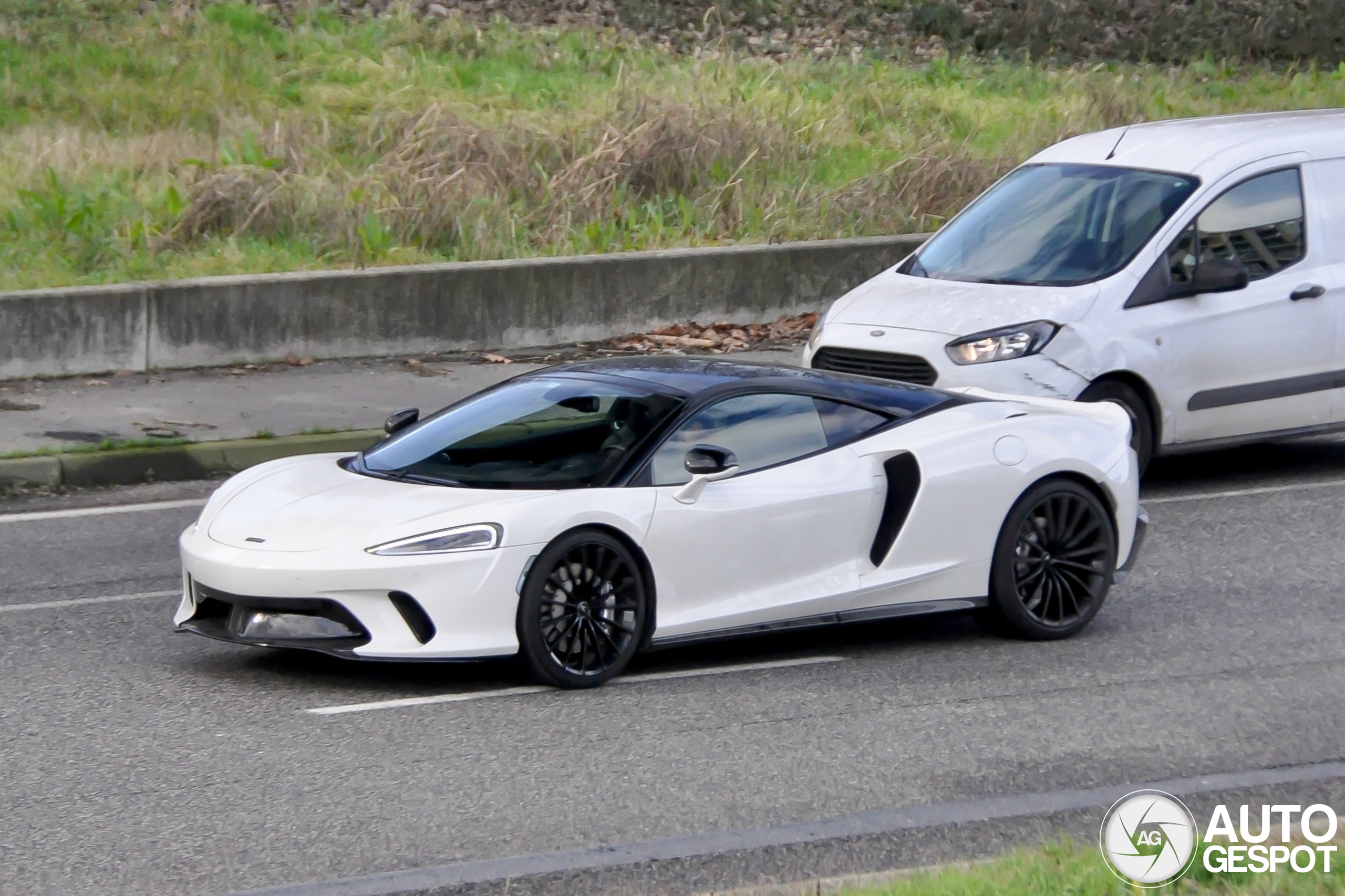 McLaren GT