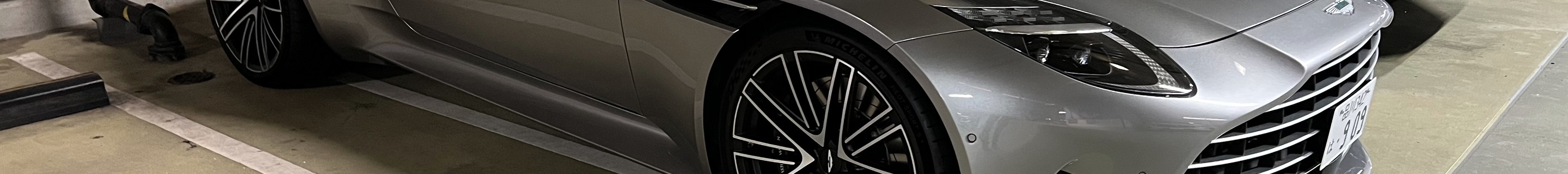 Aston Martin DB12 Volante