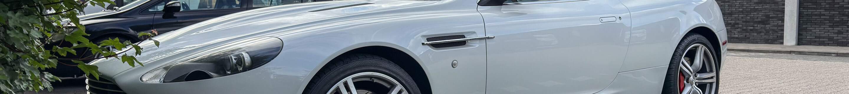 Aston Martin DB9