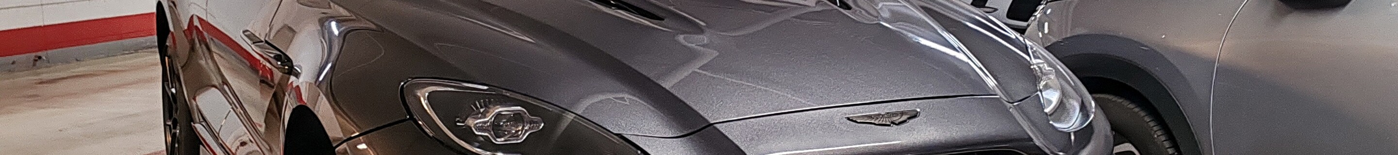 Aston Martin DBX707