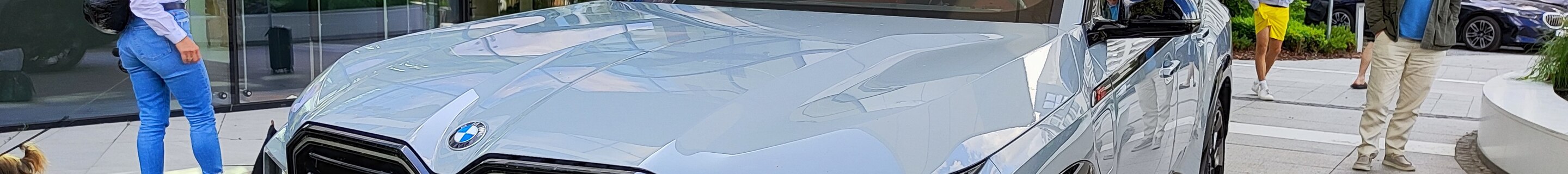 BMW XM G09 Label Red