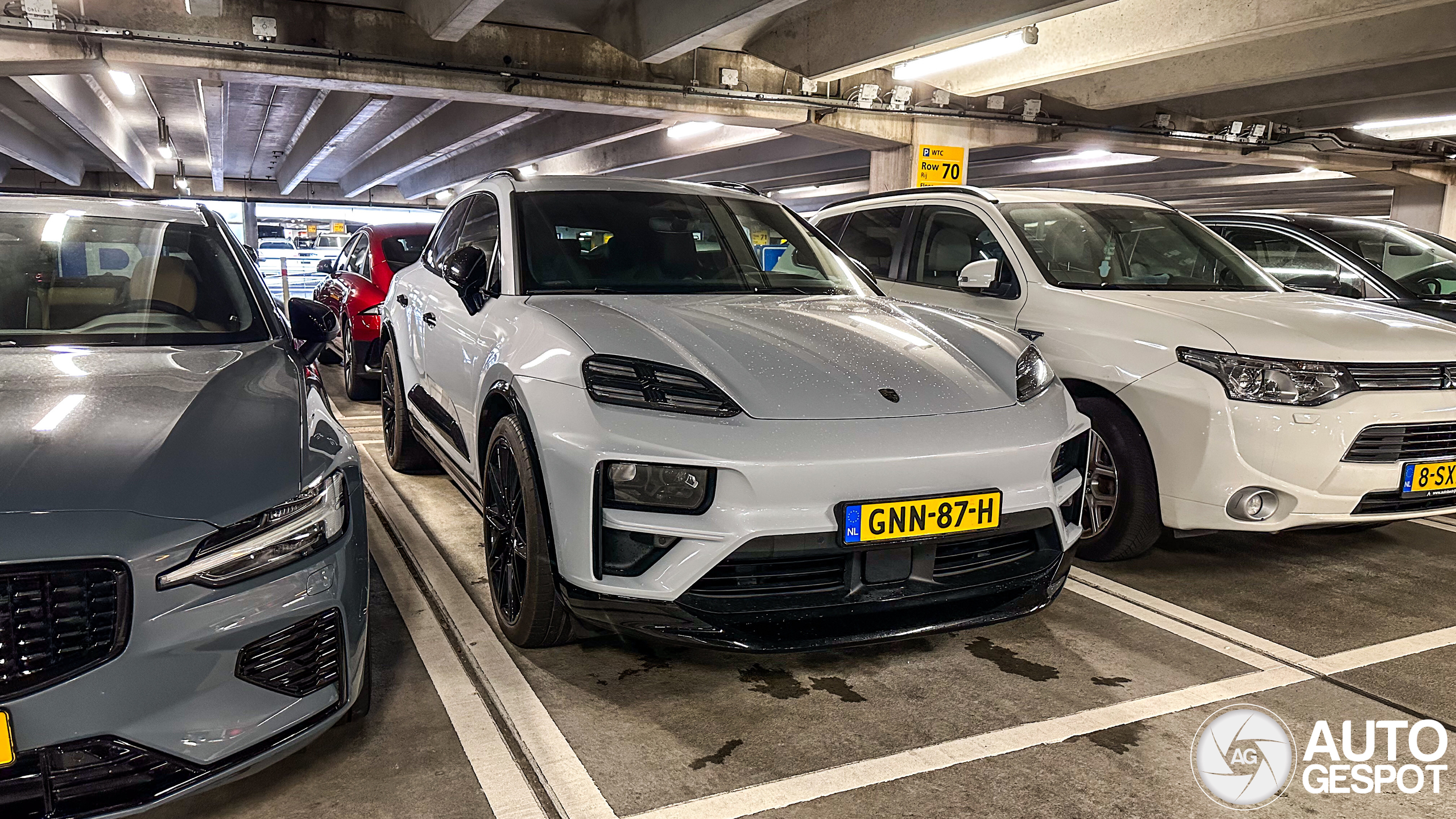 Porsche Macan EV Turbo