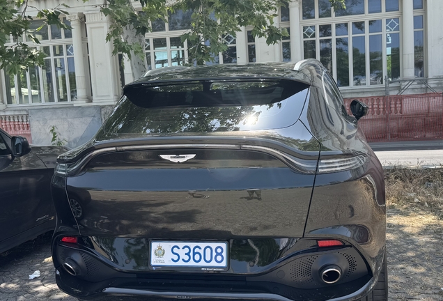 Aston Martin DBX