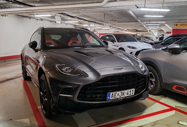 Aston Martin DBX707