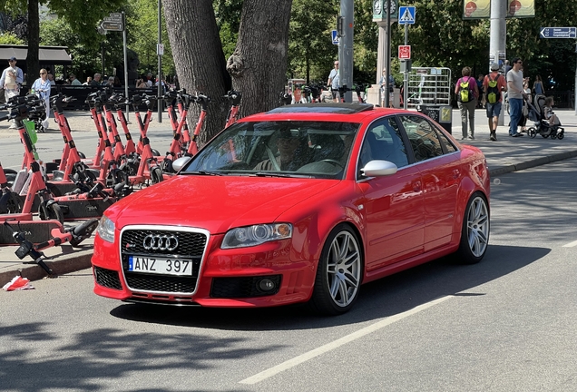 Audi RS4 Sedan
