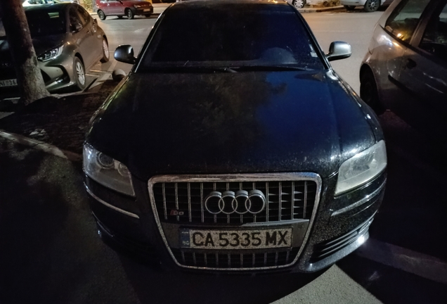 Audi S8 D3