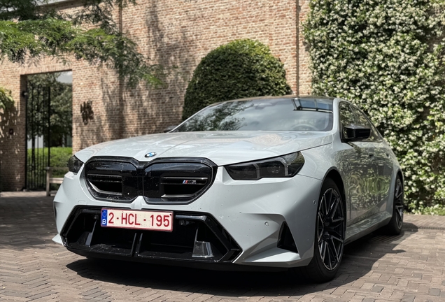 BMW M5 G90