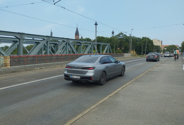 BMW M760e xDrive