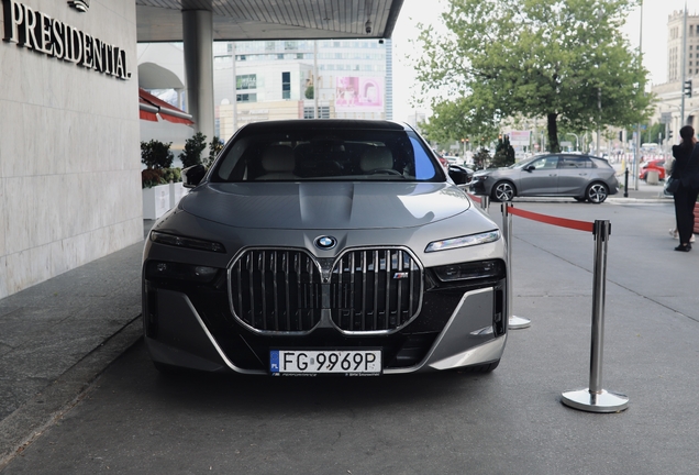 BMW M760e xDrive
