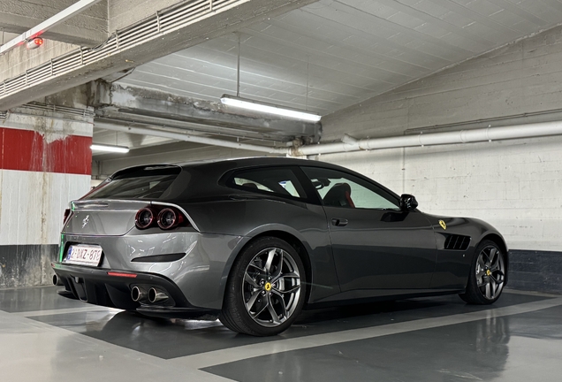 Ferrari GTC4Lusso T