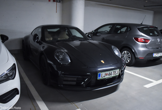 Porsche 992 Carrera 4 GTS