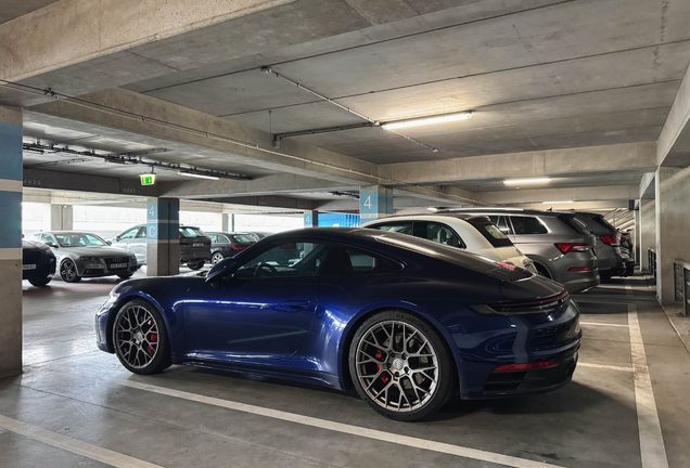 Porsche 992 Carrera 4S