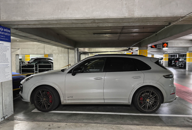 Porsche 9YA Cayenne GTS