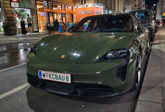 Porsche Taycan Turbo S Cross Turismo