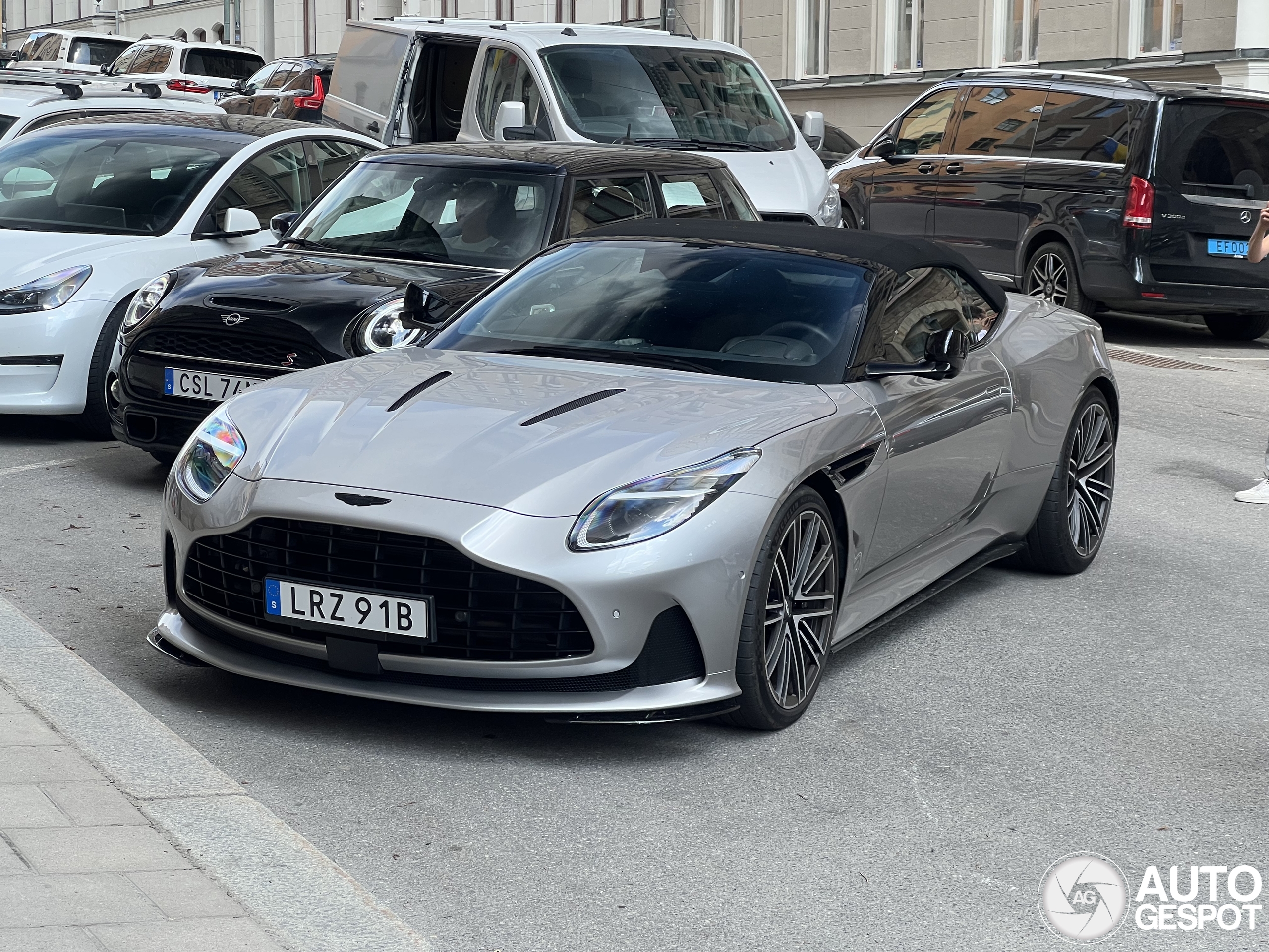 Aston Martin DB12 Volante