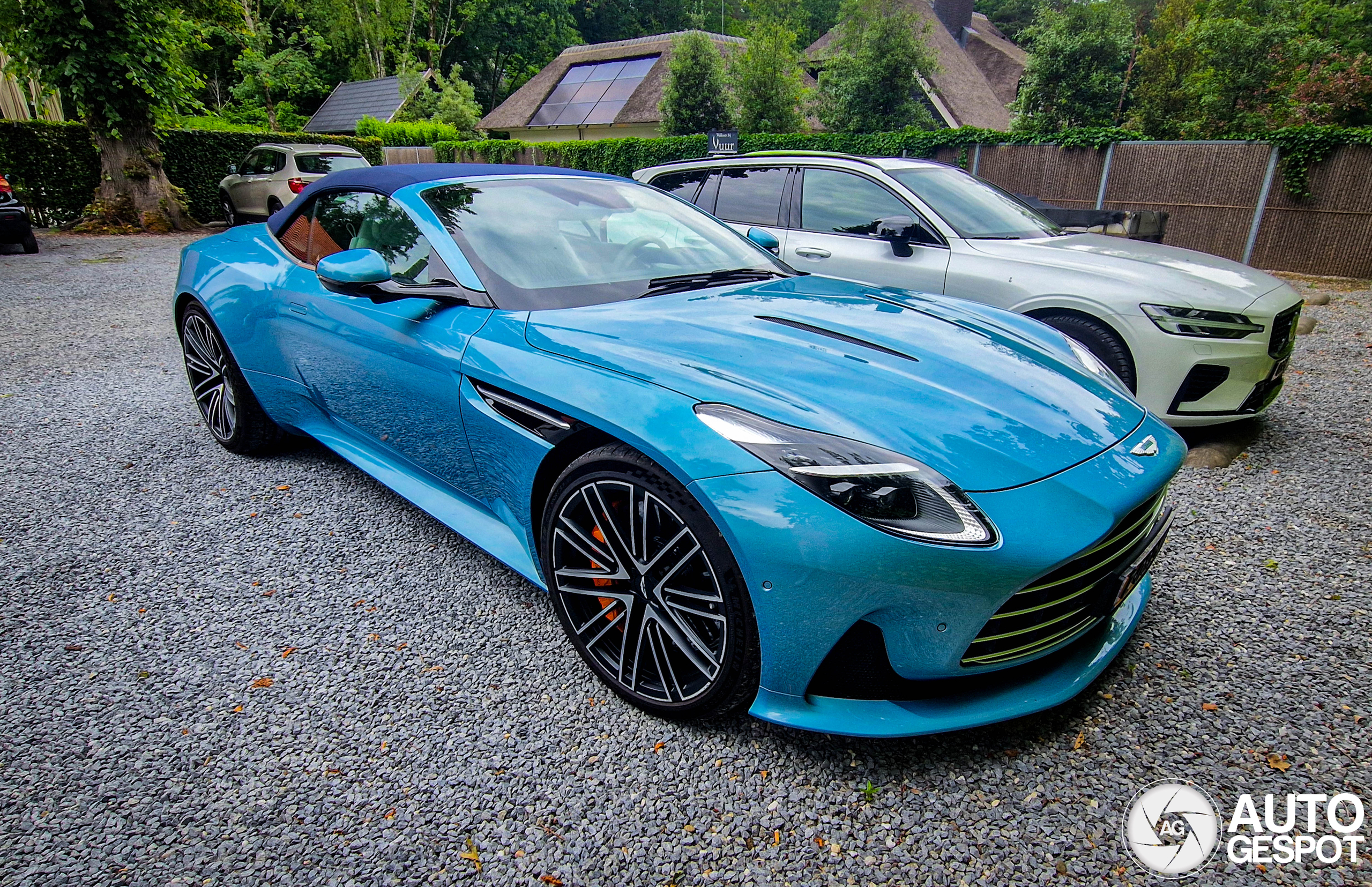 Aston Martin DB12 Volante