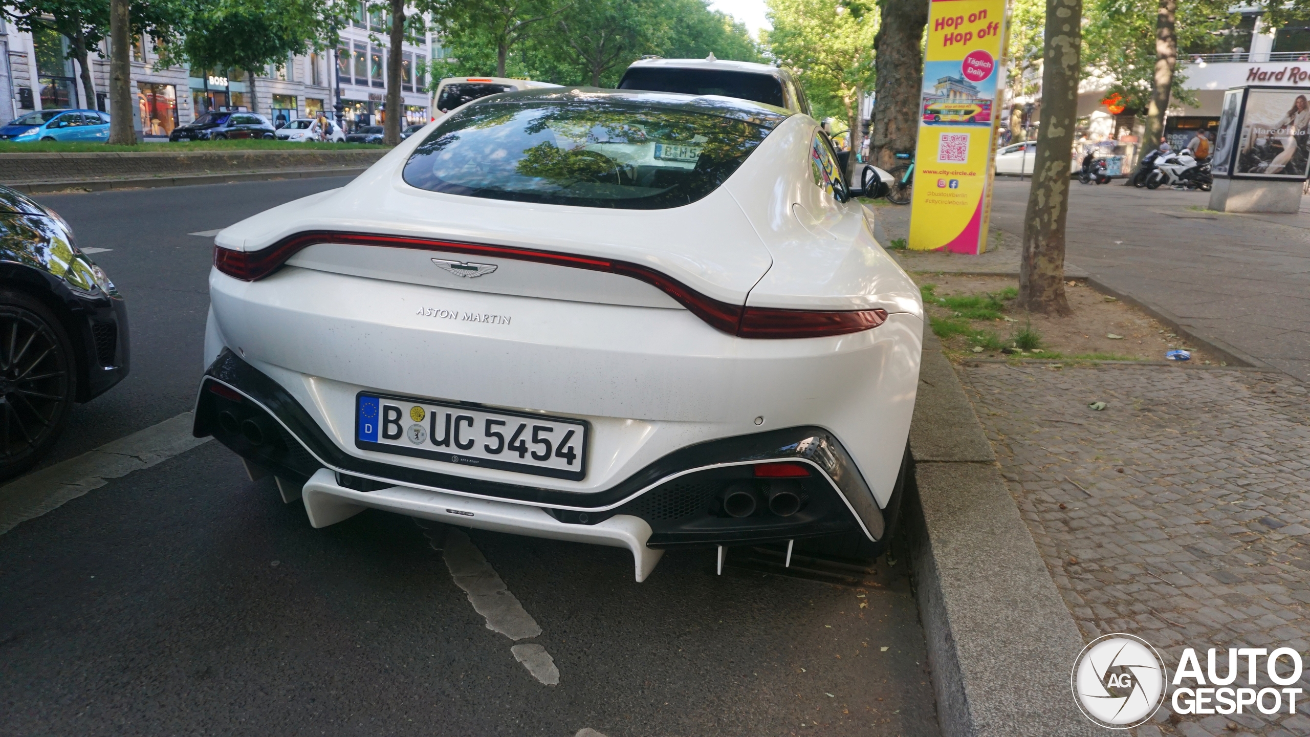 Aston Martin V8 Vantage 2018