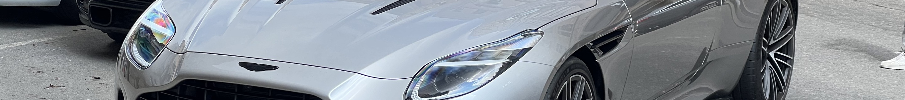 Aston Martin DB12 Volante