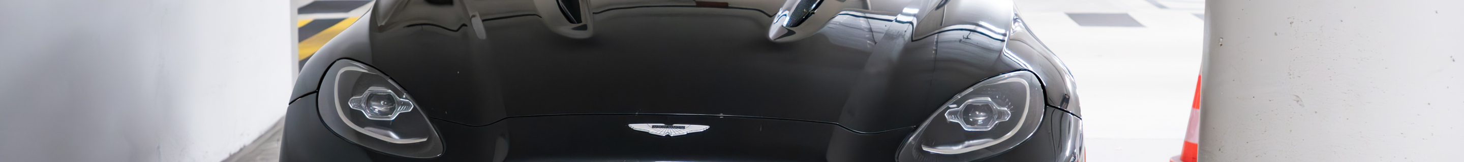 Aston Martin DBX707