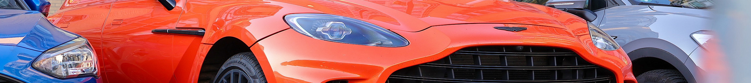 Aston Martin DBX707