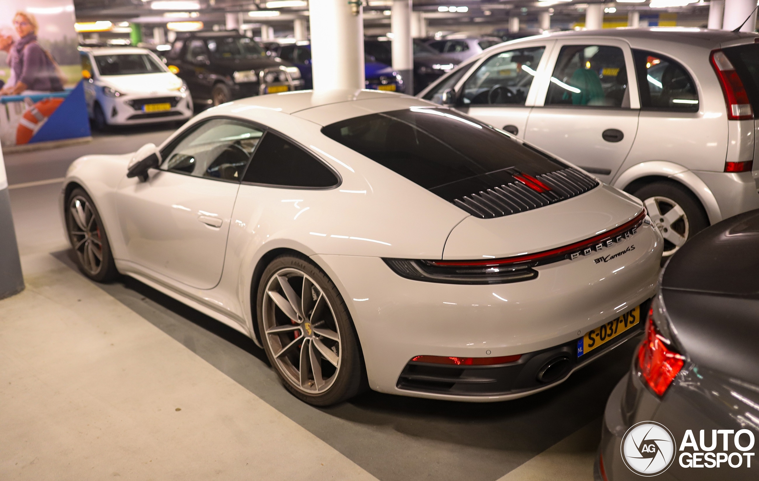 Porsche 992 Carrera 4S
