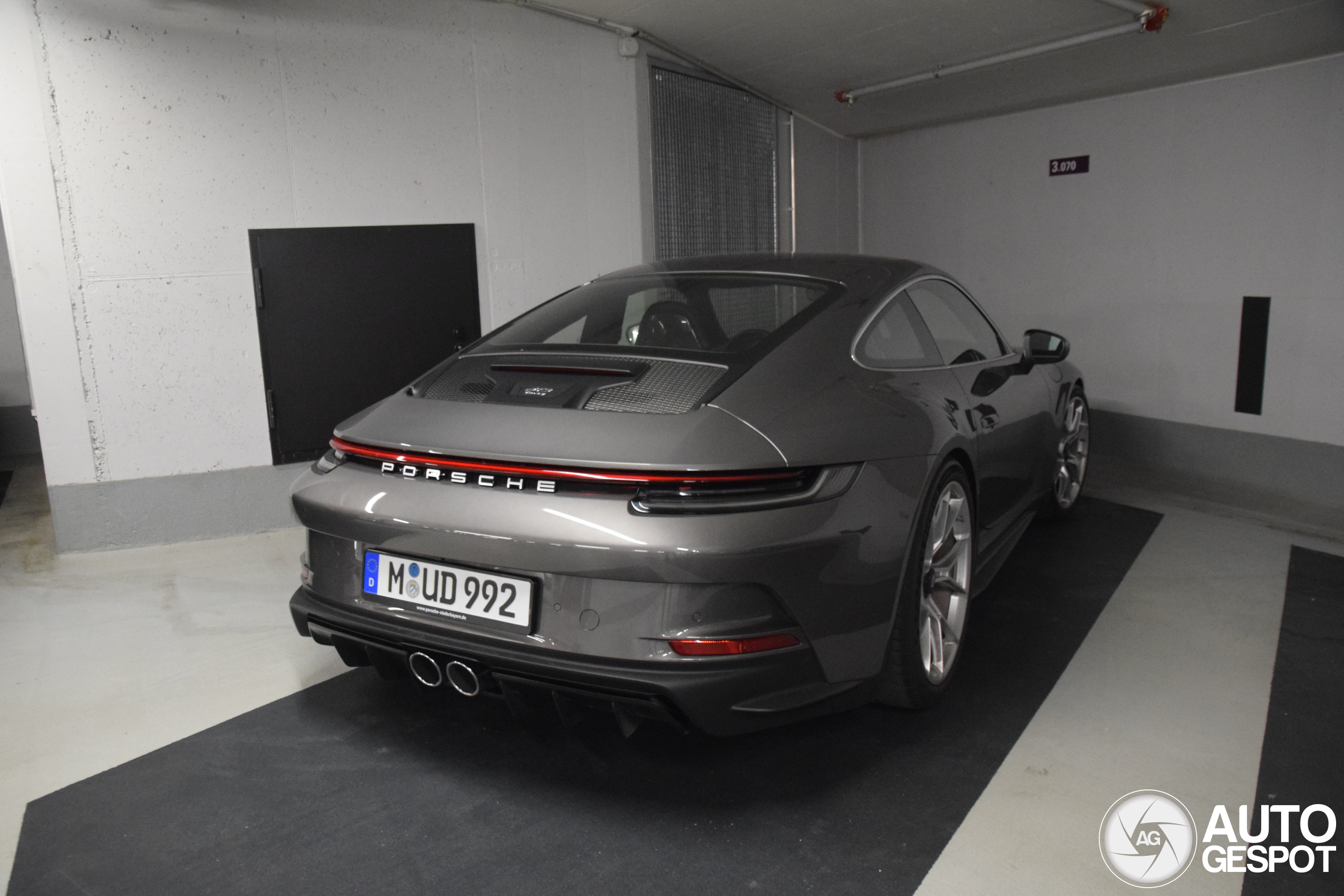 Porsche 992 GT3 Touring