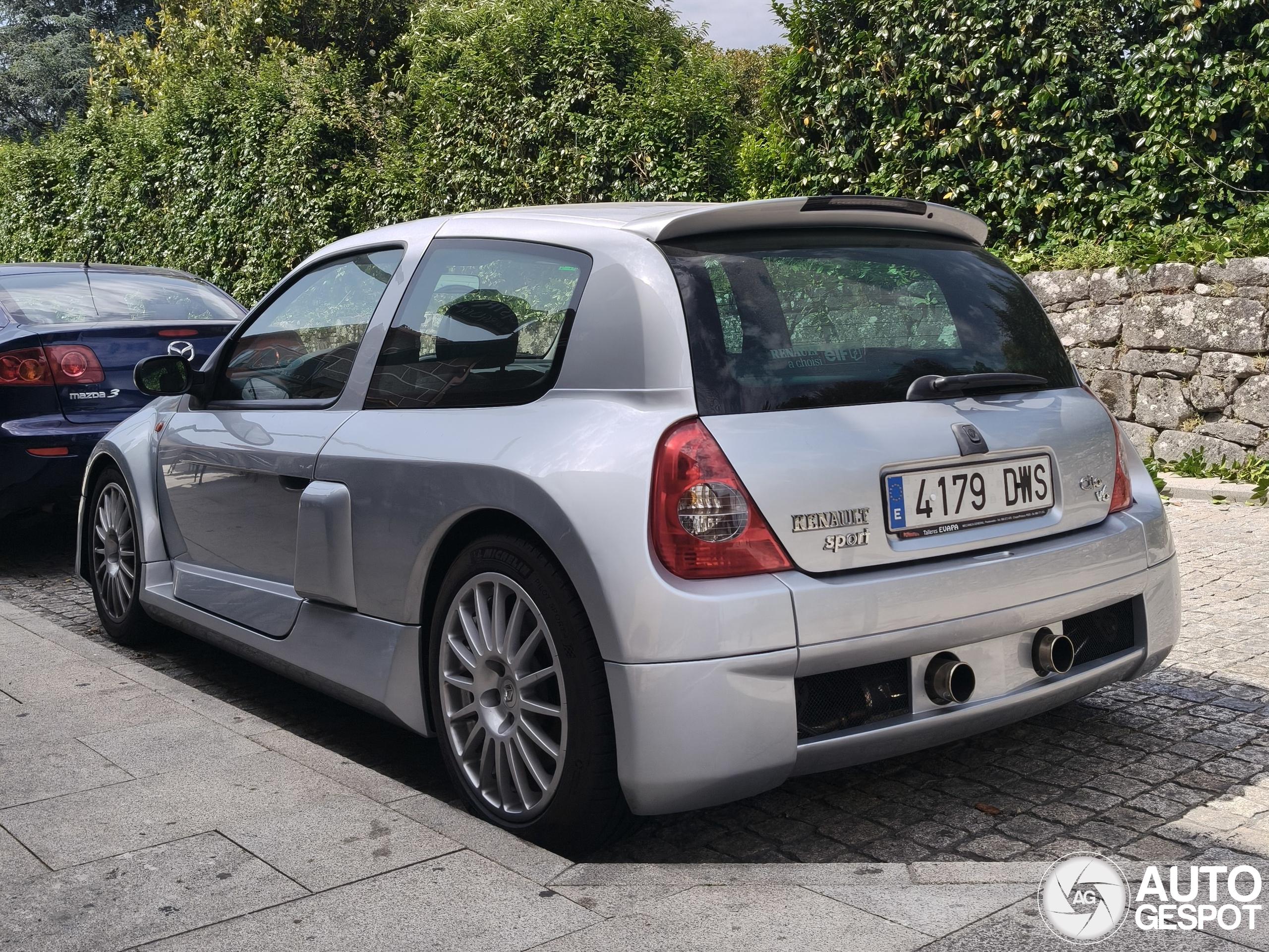Renault Clio V6
