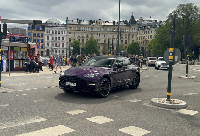 Aston Martin DBX707