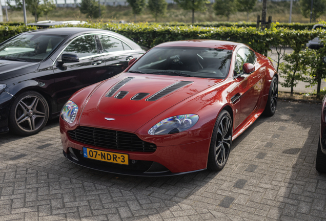 Aston Martin V12 Vantage