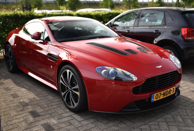 Aston Martin V12 Vantage