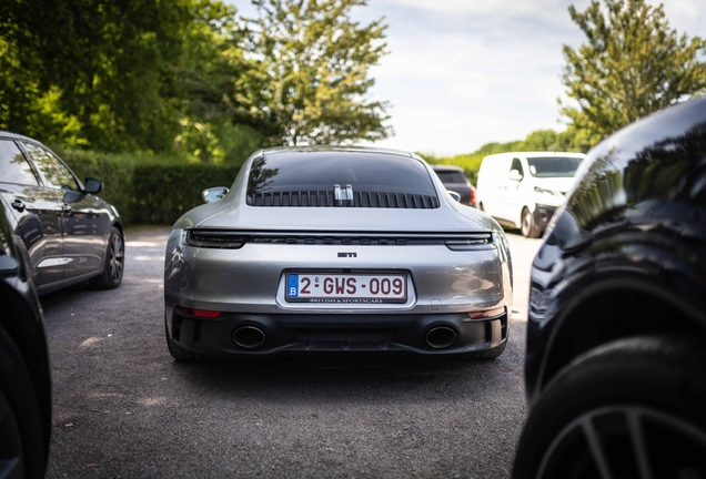 Porsche 992 Carrera 4 GTS