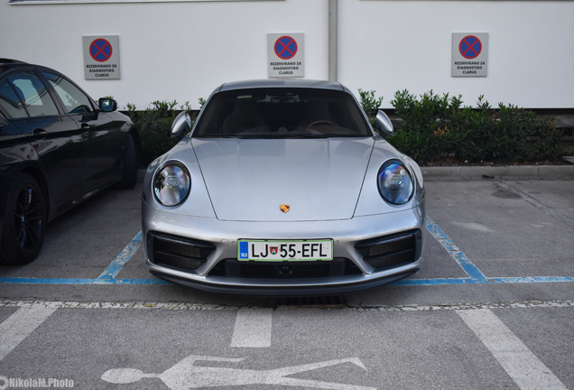 Porsche 992 Carrera 4 GTS