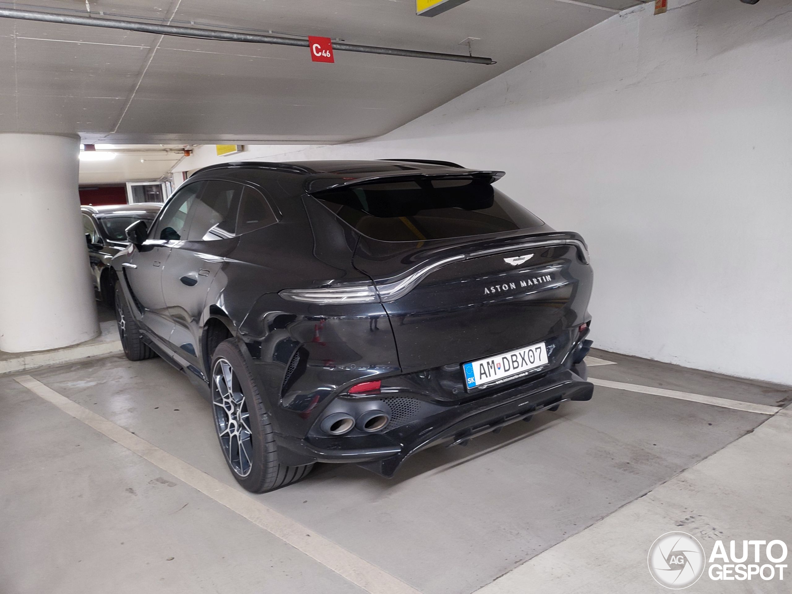 Aston Martin DBX707