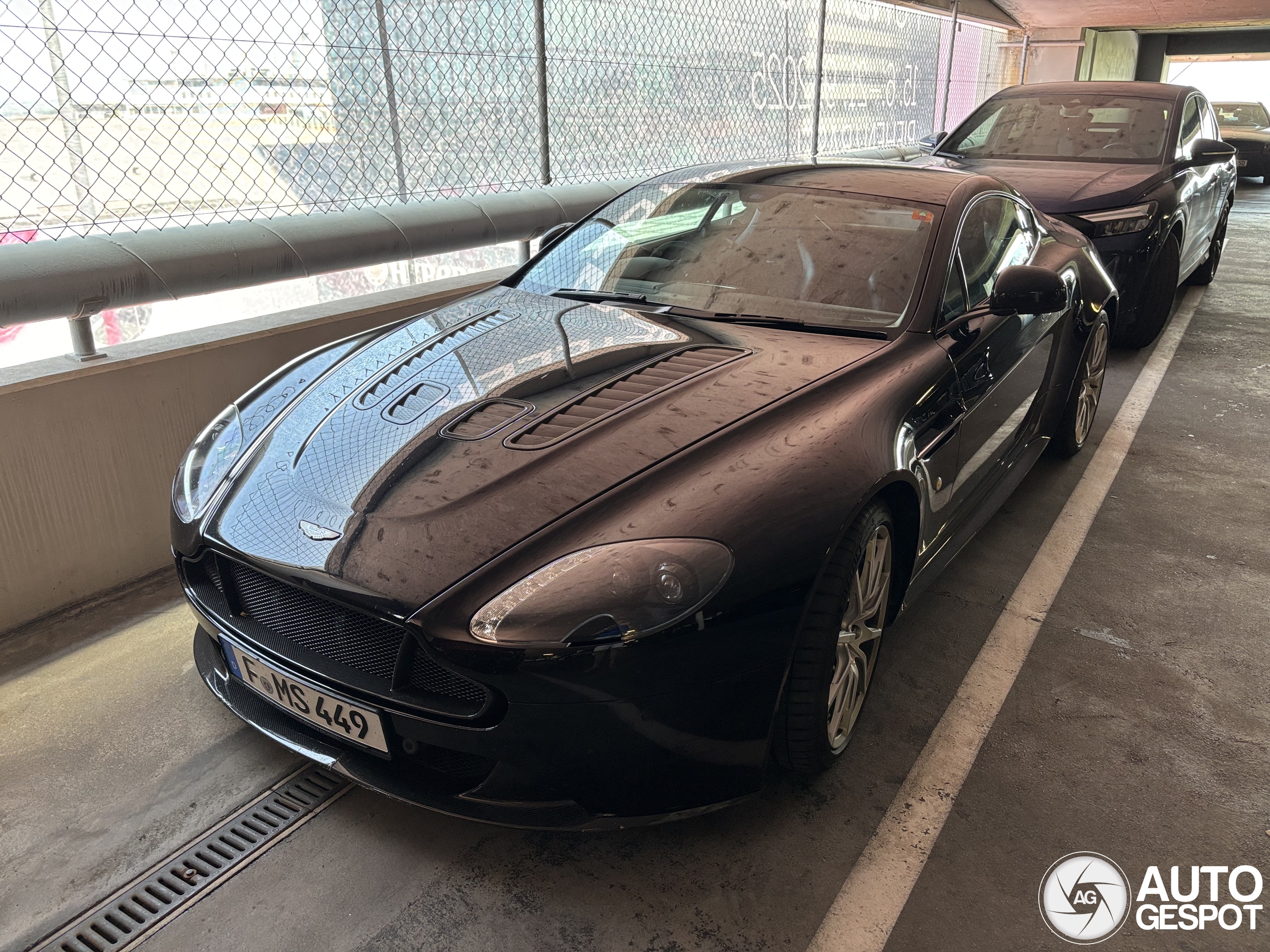 Aston Martin V12 Vantage S