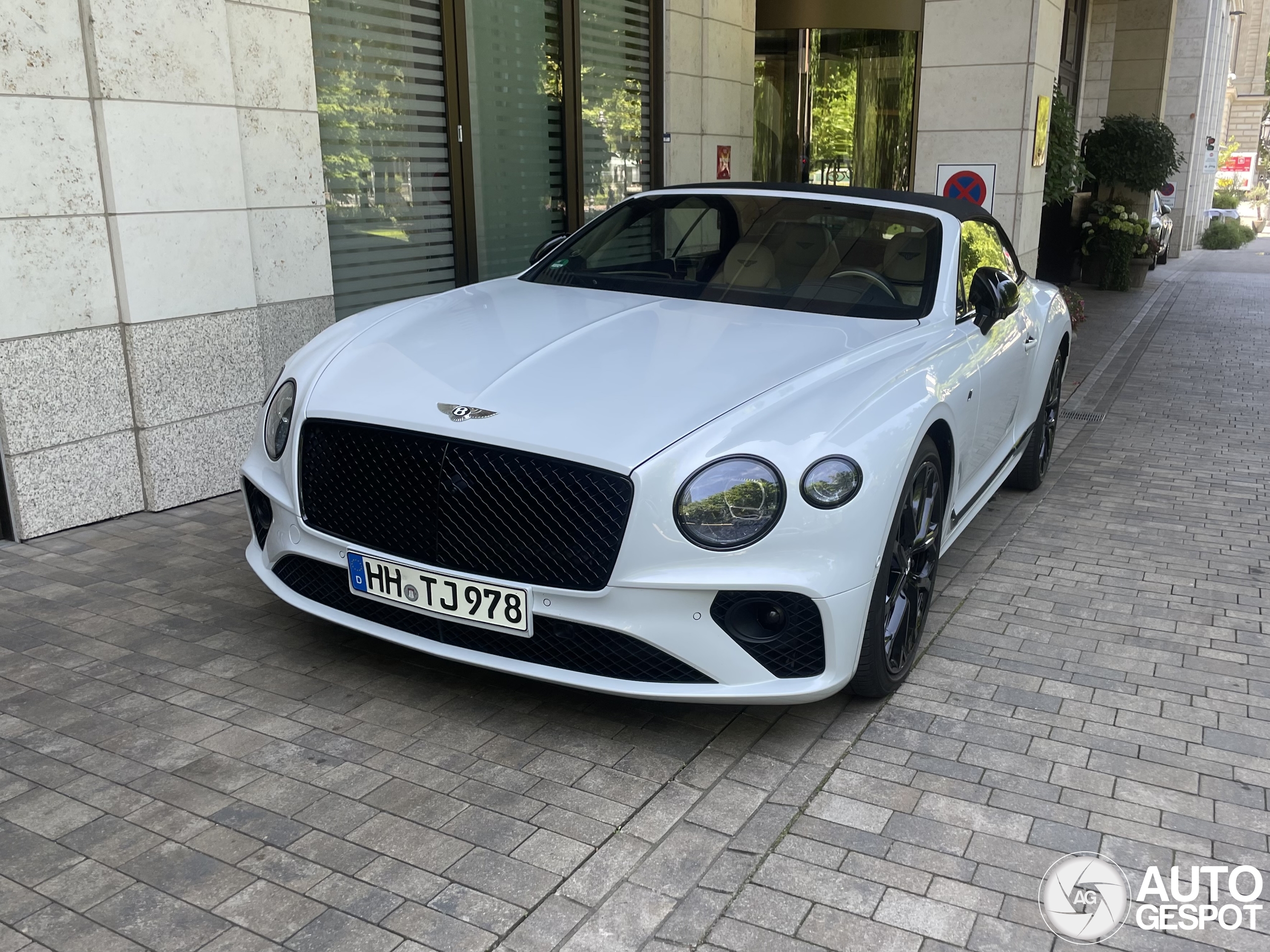 Bentley Continental GTC V8 S 2023