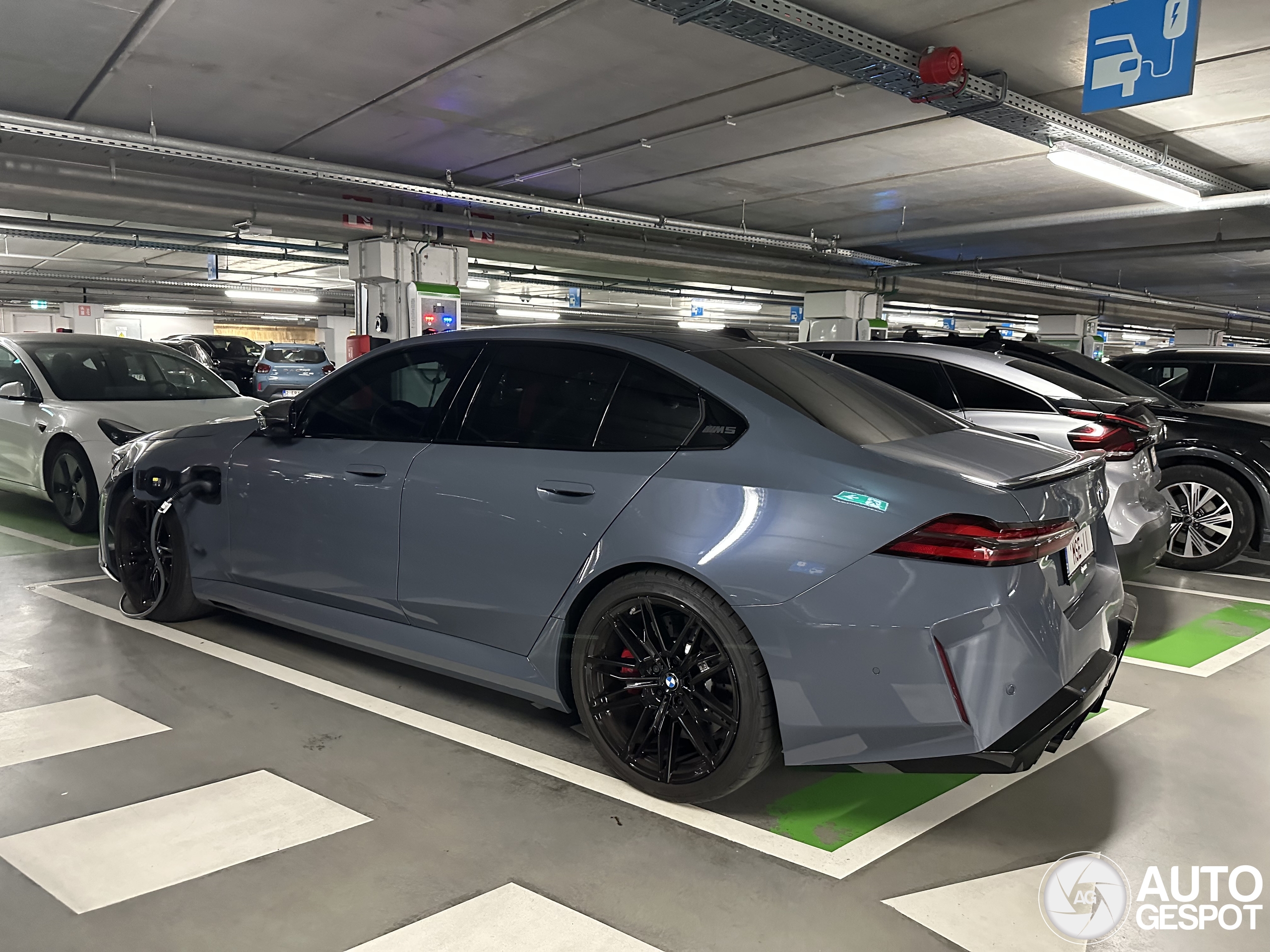 BMW M5 G90
