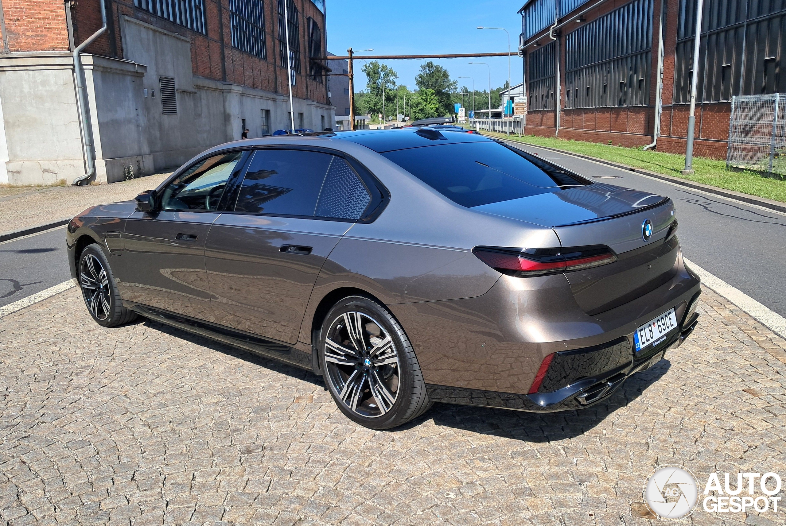 BMW M760e xDrive